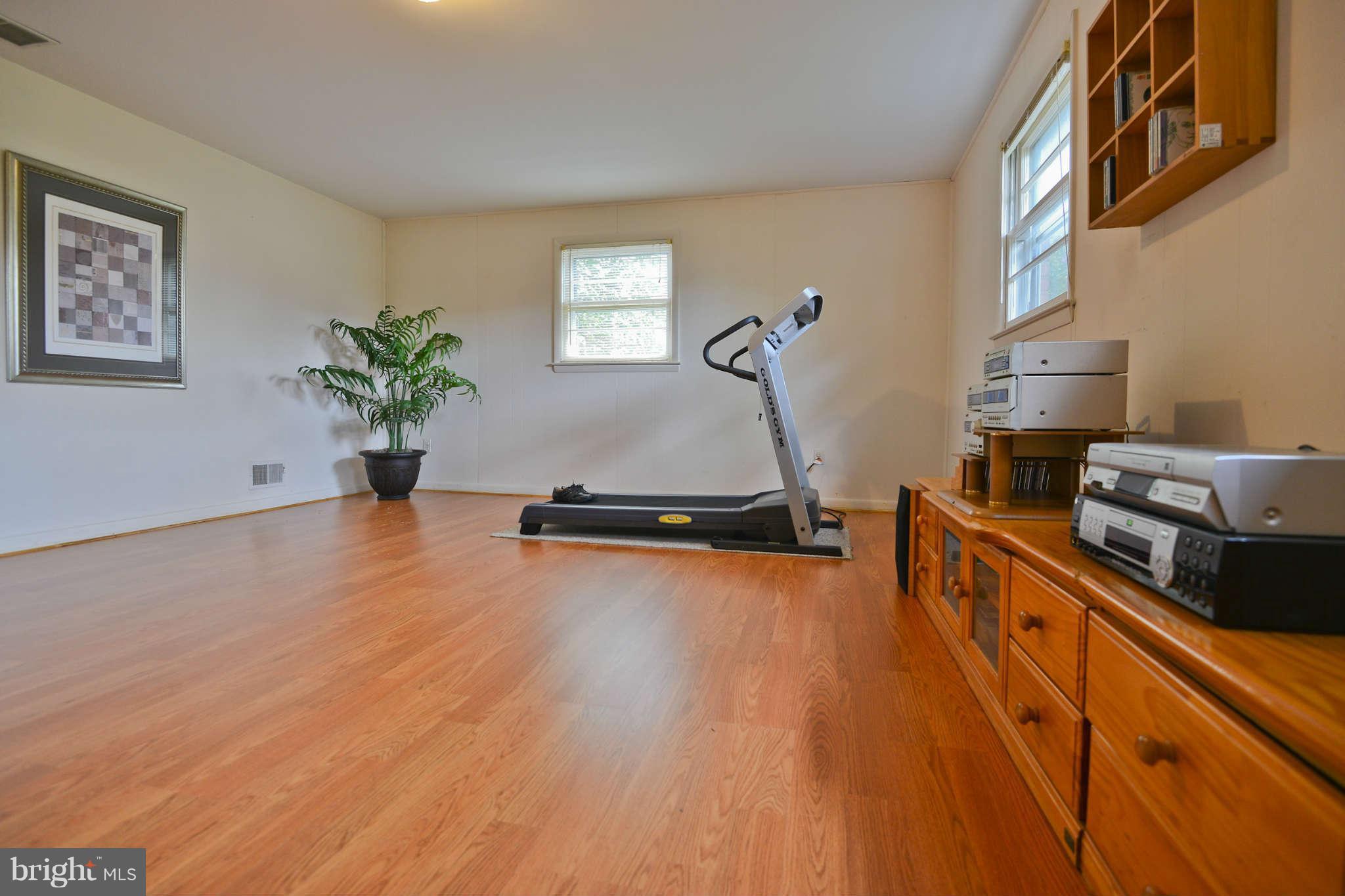 6328 Rockwell Road Burke, VA 22015 - Photo 10 of 30 Family Room