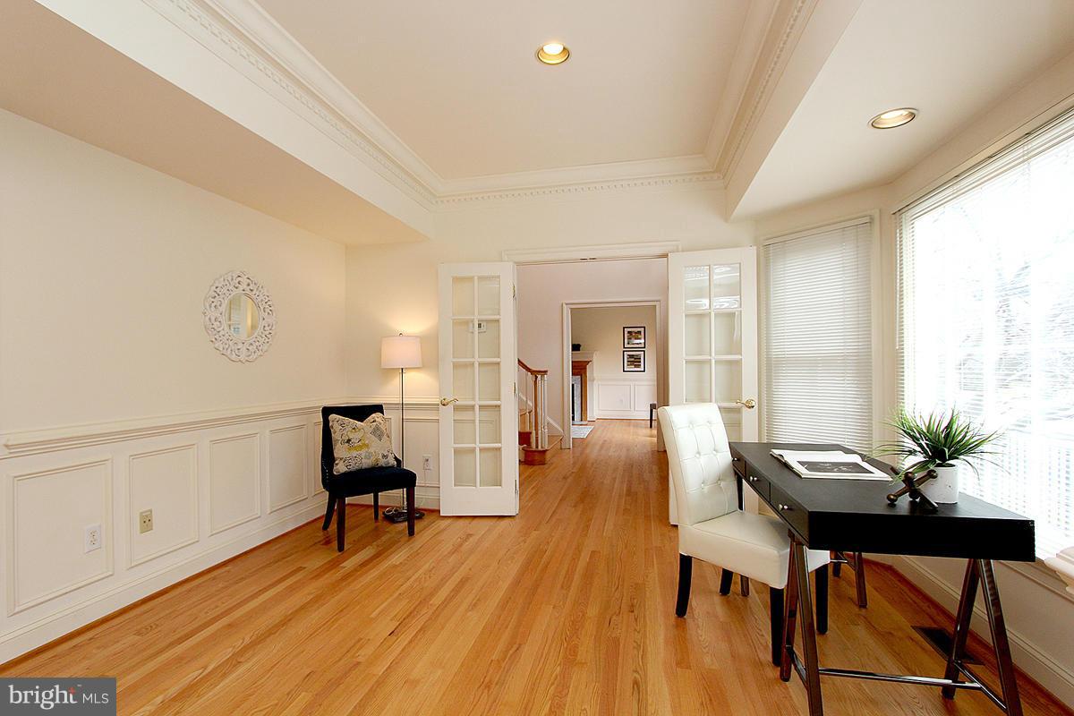 6911 Rannoch Road Bethesda, MD 20817 - Photo 14 of 29 Interior (General)