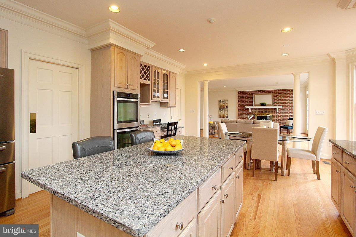 6911 Rannoch Road Bethesda, MD 20817 - Photo 8 of 29 Kitchen