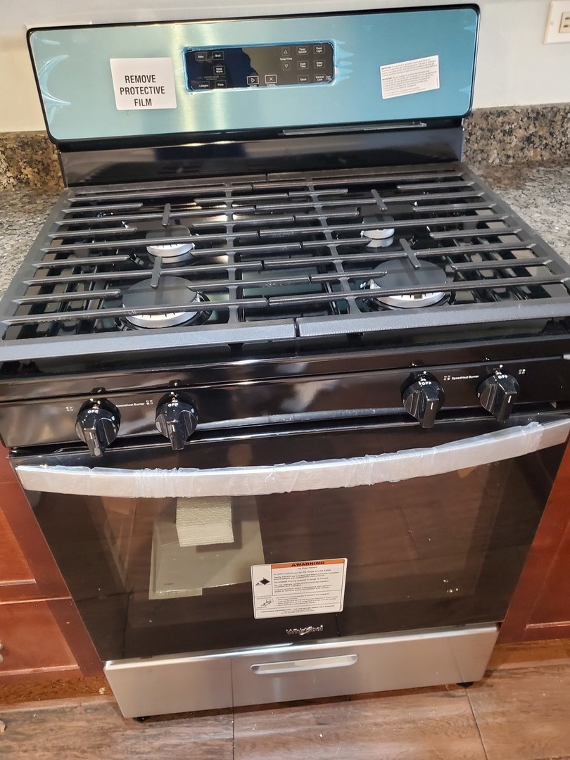 Undisclosed Address Chicago, IL 60645 - Photo 19 of 22 a close view of stove top oven