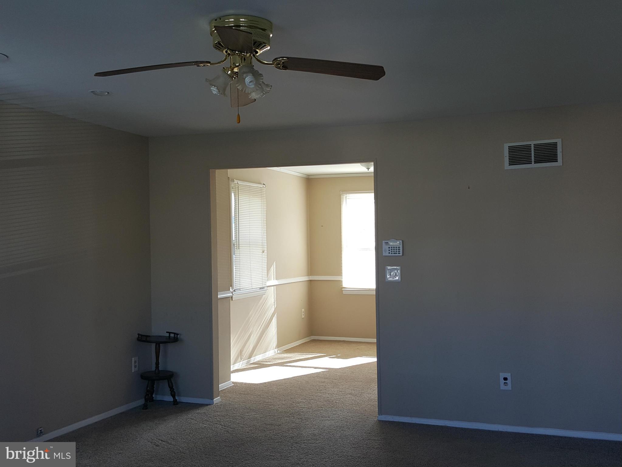 2124 Sunnythorn Road Baltimore, MD 21220 - Photo 4 of 17 Living room