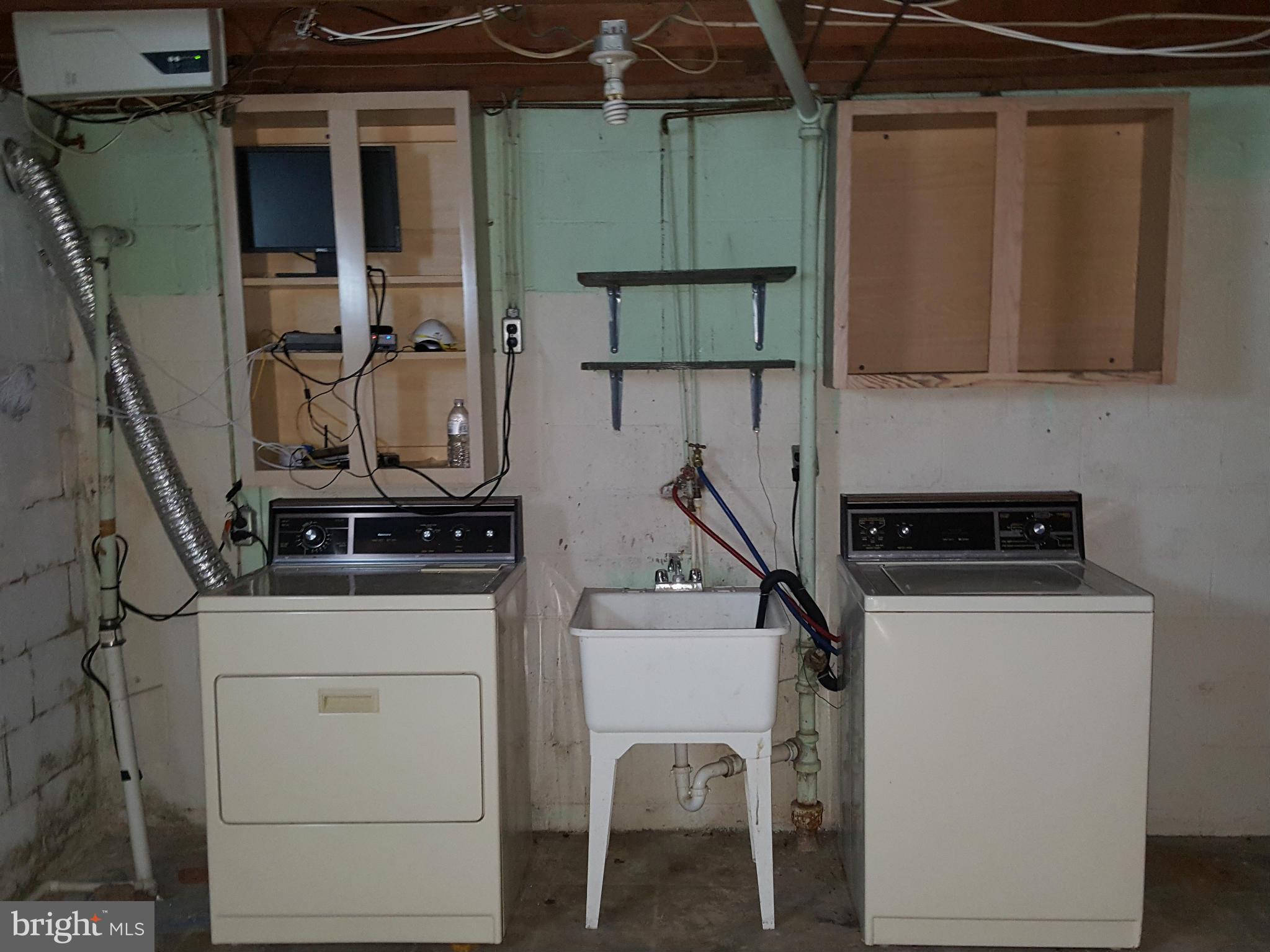 2124 Sunnythorn Road Baltimore, MD 21220 - Photo 10 of 17 Washer And Dryer