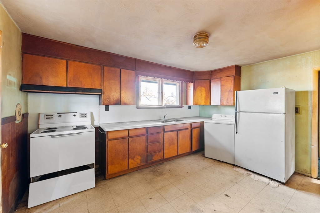 17 Pebble Mill Road Springfield, MA 01118 - Photo 11 of 29