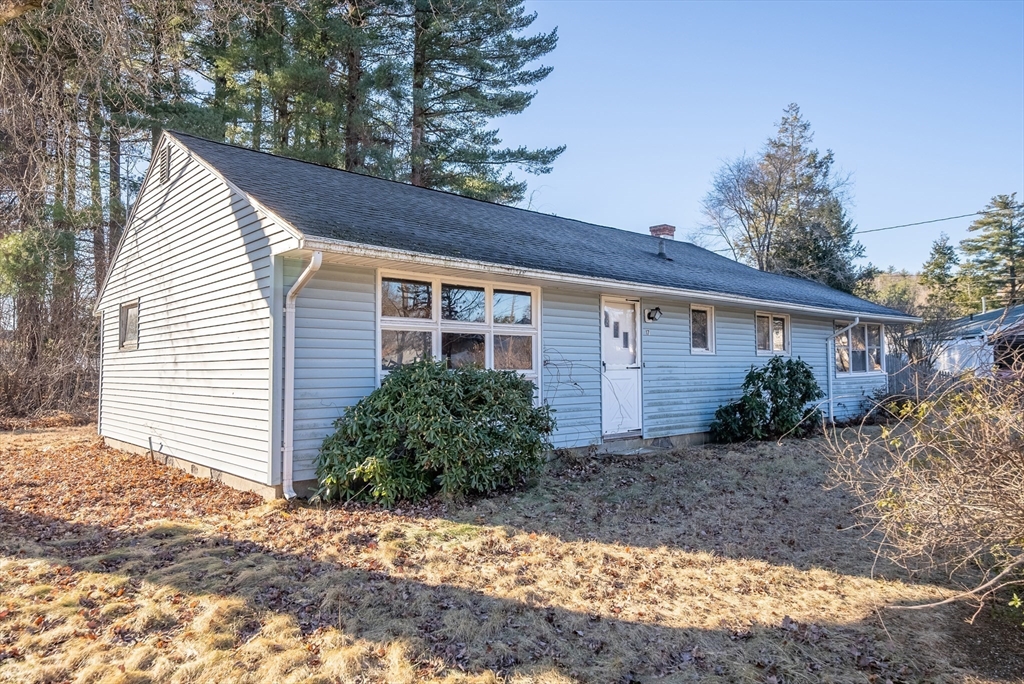 17 Pebble Mill Road Springfield, MA 01118 - Photo 4 of 29