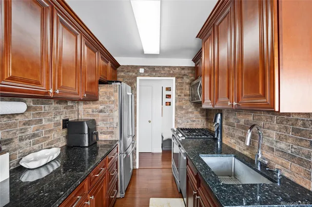 $549,999 | 33-65 14th Street, Unit 11A | Astoria