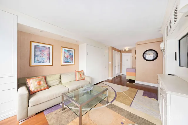 $375,000 | 225 East 36th Street, Unit 7L | Murray Hill
