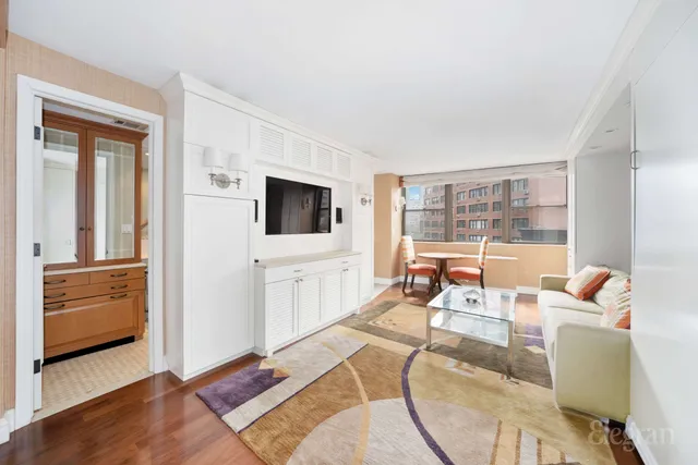 $375,000 | 225 East 36th Street, Unit 7L | Murray Hill