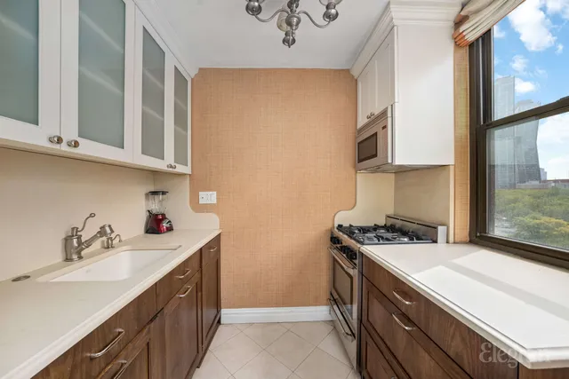 $375,000 | 225 East 36th Street, Unit 7L | Murray Hill