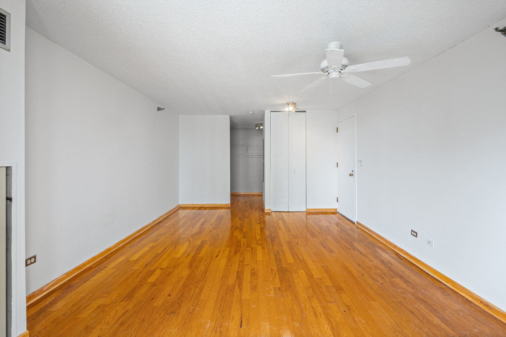 111 West Maple Street, Unit 1807 Chicago, IL 60610 - Photo 12 of 36