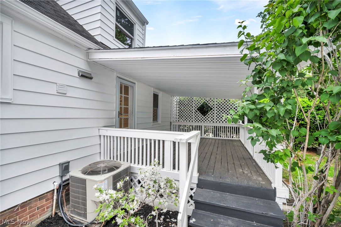 1914 Lorimer Road Cleveland, OH 44134 - Photo 35 of 43
