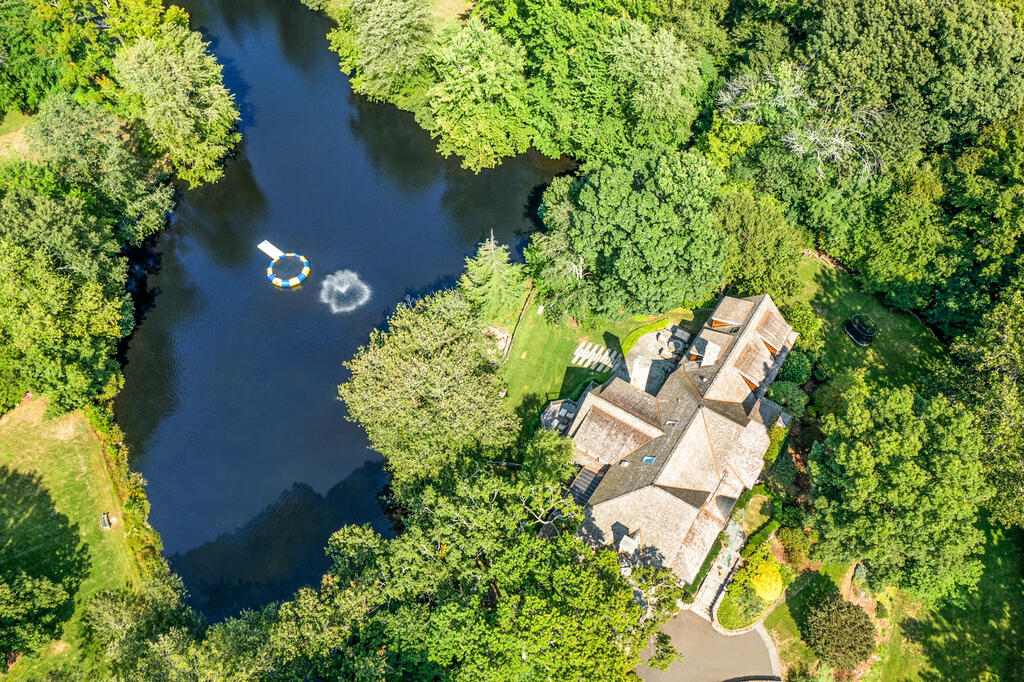 20 Driftway Lane Darien, CT 06820 - Photo 2 of 76 an aerial view of a house with a yard