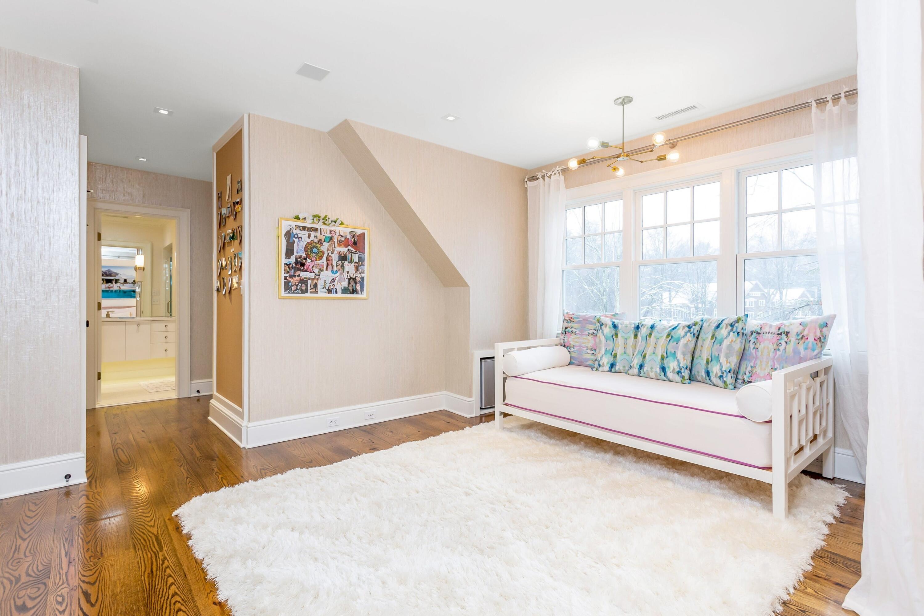 20 Driftway Lane Darien, CT 06820 - Photo 39 of 76 a spacious bedroom with a bed and a couch