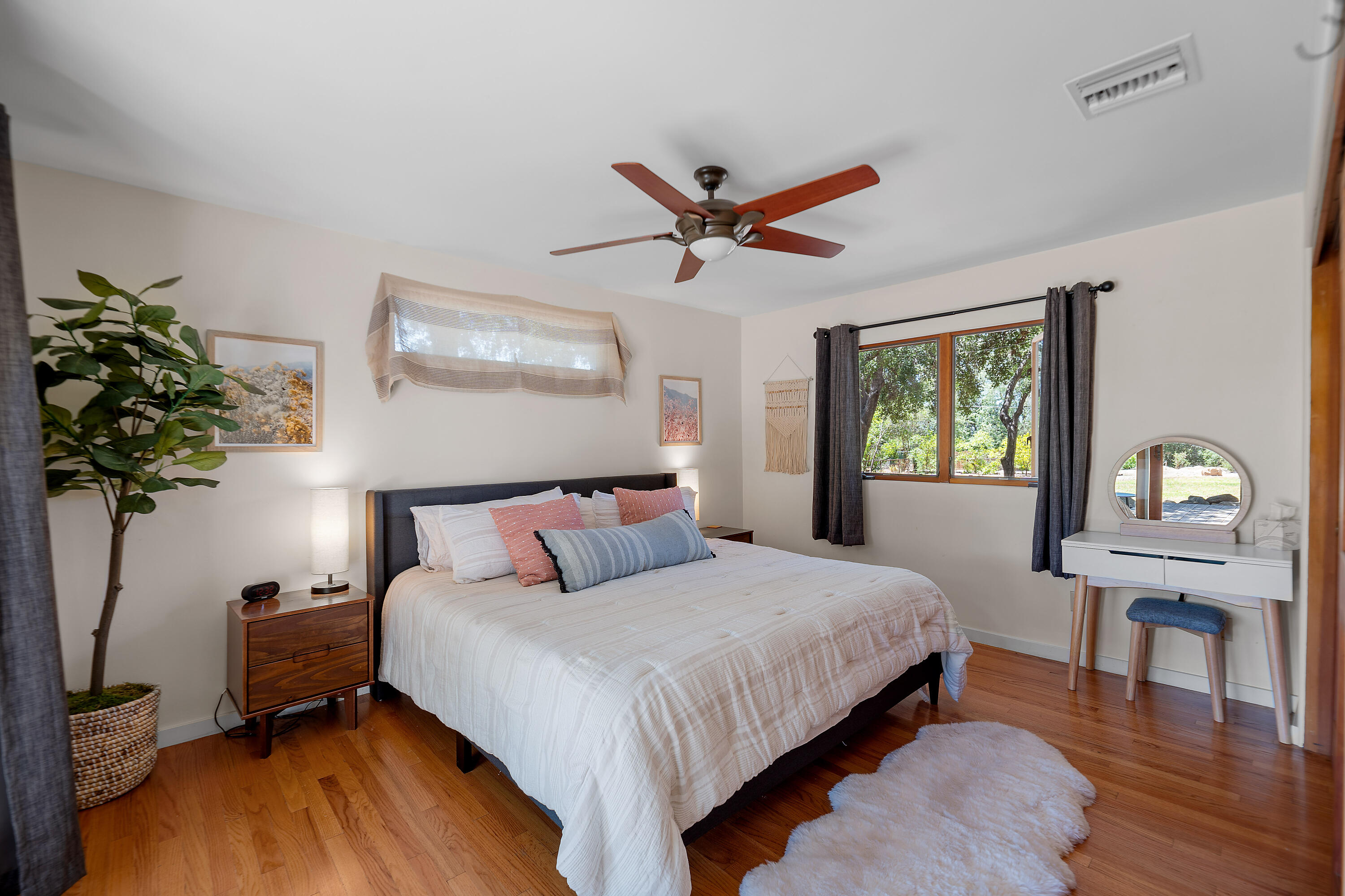 12436 Sisar Road Ojai, CA 93023 - Photo 12 of 19 Primary Bedroom