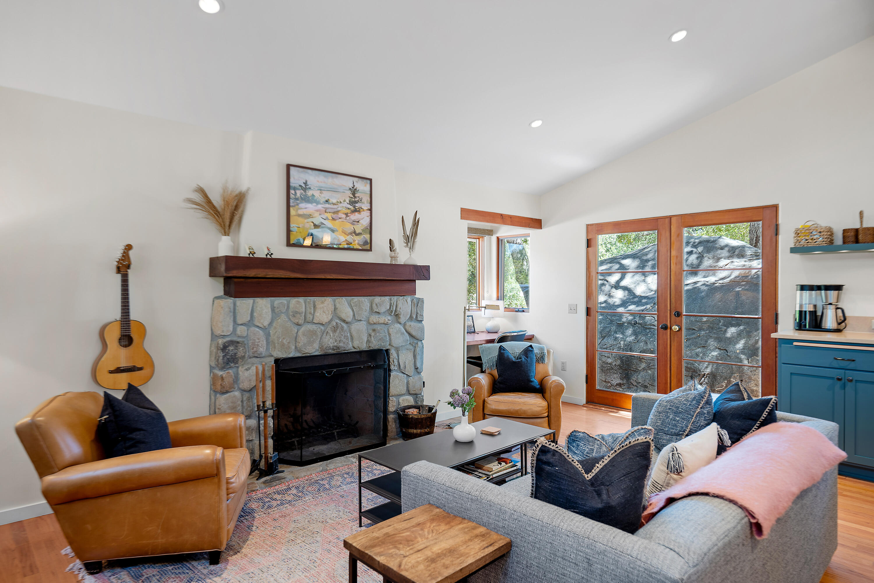12436 Sisar Road Ojai, CA 93023 - Photo 5 of 19 Family Area