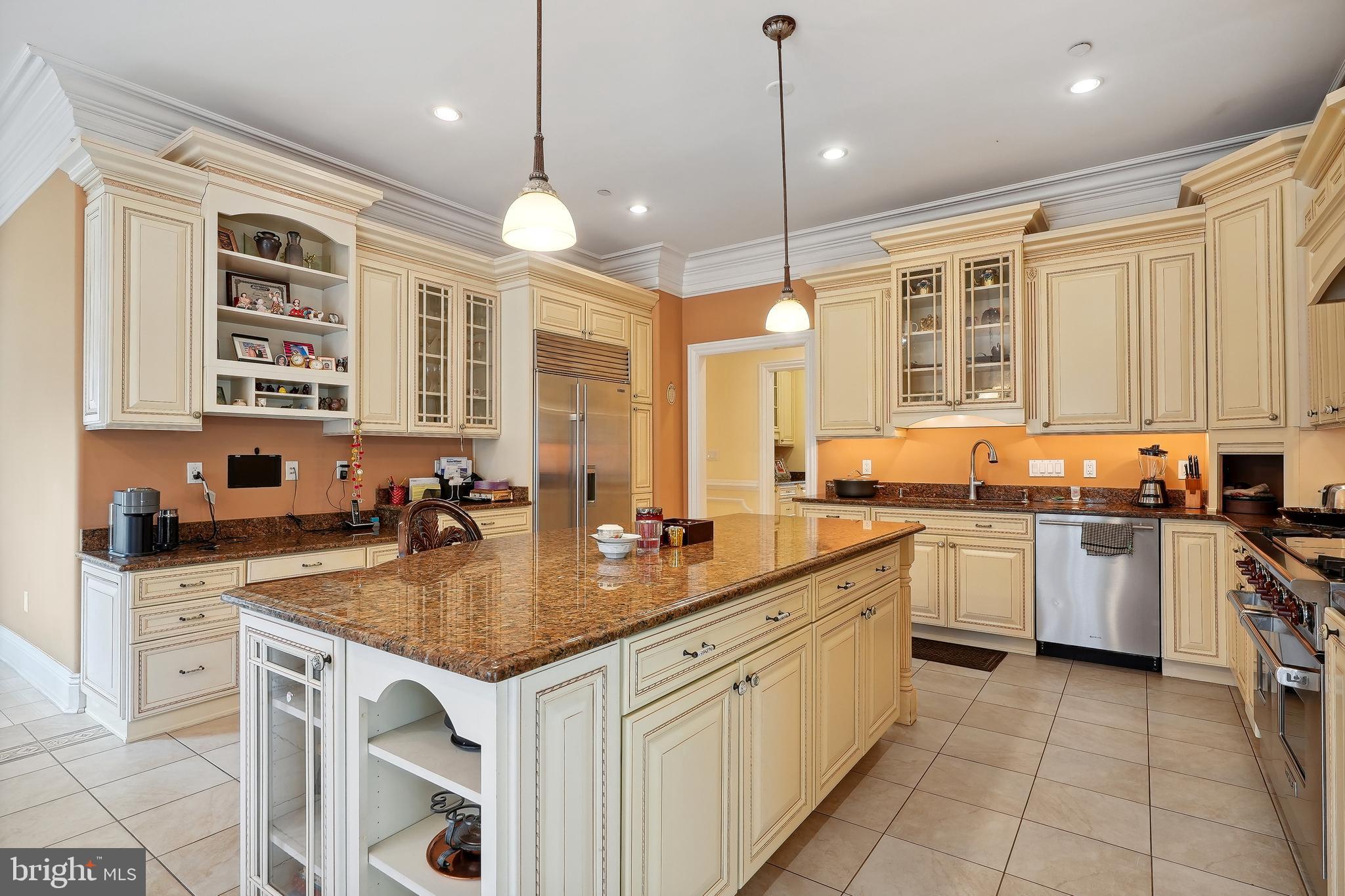 11704 Centurion Way Potomac, MD 20854 - Photo 25 of 93 Gourmet Kitchen