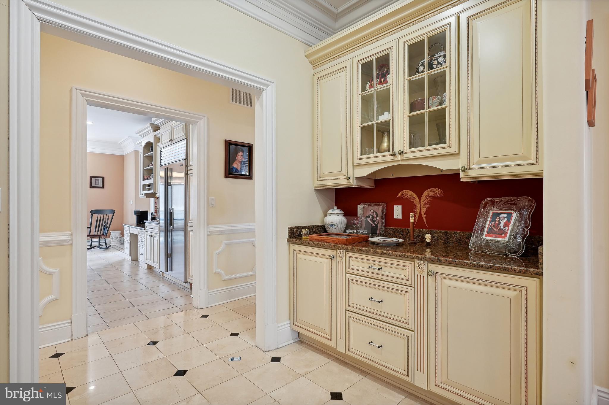 11704 Centurion Way Potomac, MD 20854 - Photo 29 of 93 Butler's Pantry