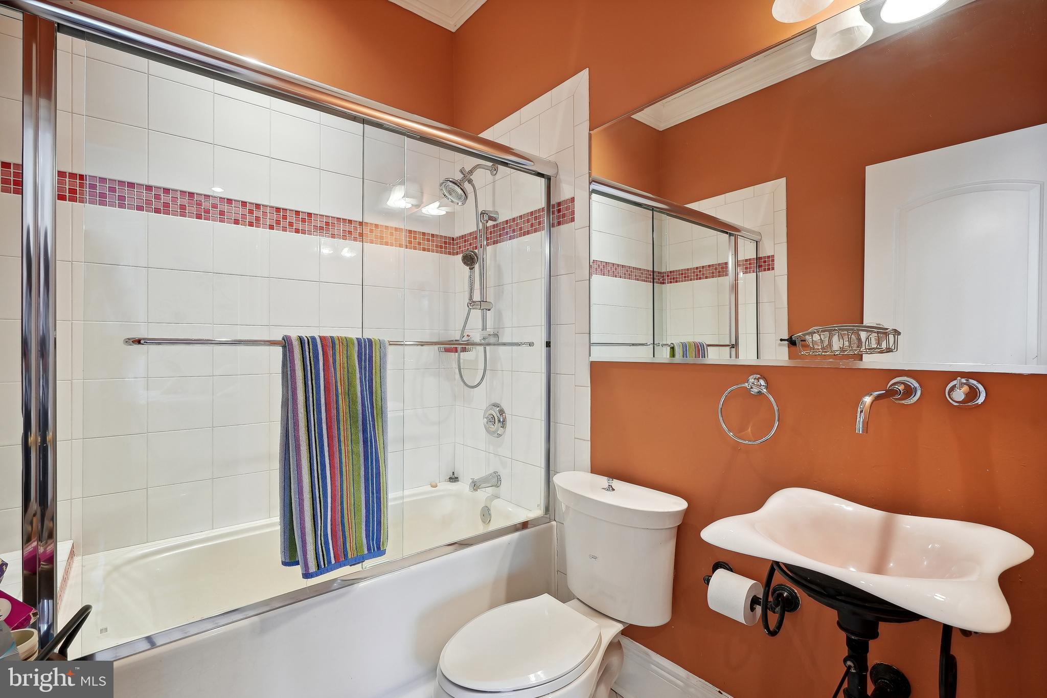 11704 Centurion Way Potomac, MD 20854 - Photo 45 of 93 Bedroom 2 (Main Level) En-Suite Bathroom
