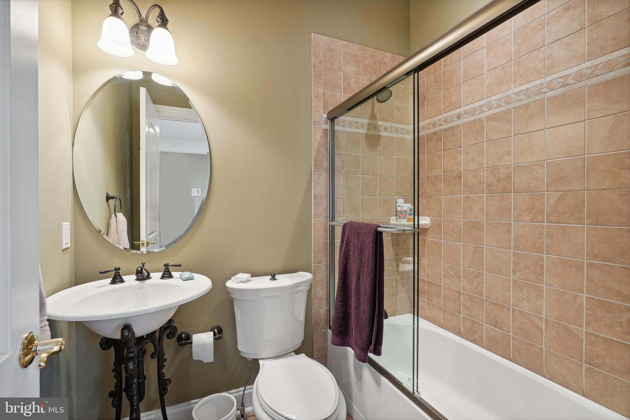 11704 Centurion Way Potomac, MD 20854 - Photo 48 of 93 Bedroom 3 En-Suite Bathroom