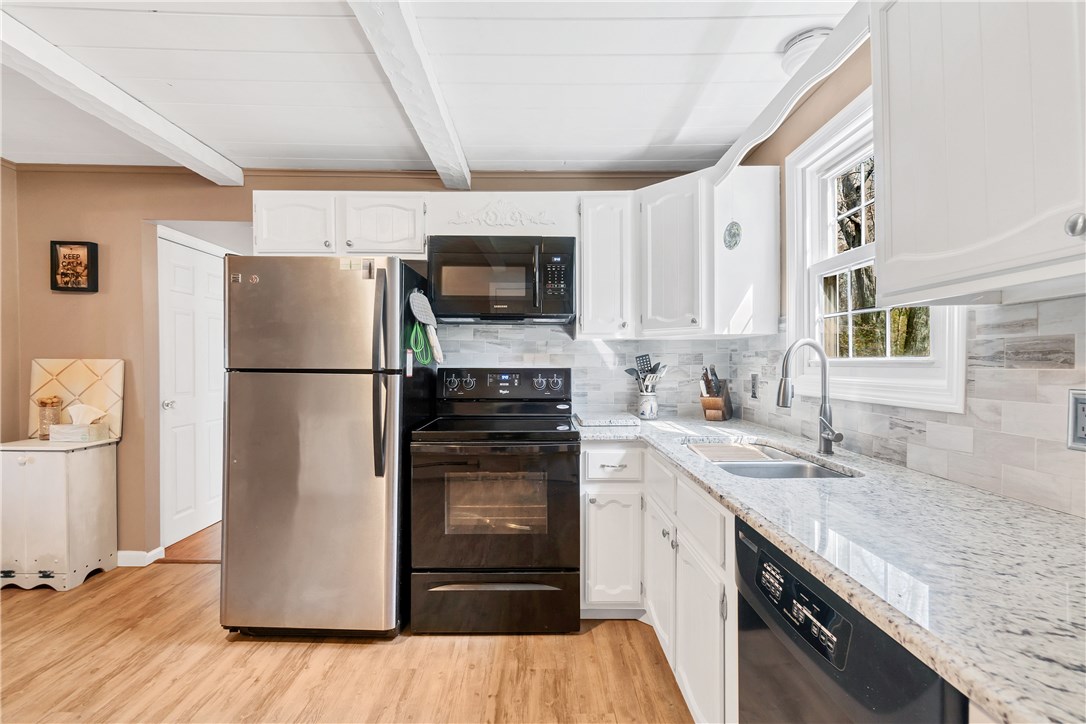 319 Ray Avenue Woonsocket, RI 02895 - Photo 3 of 13