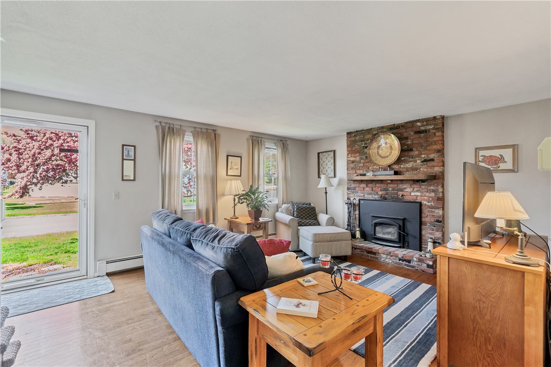 319 Ray Avenue Woonsocket, RI 02895 - Photo 4 of 13