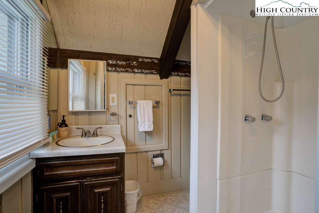 105 North Pinnacle Ridge Road, Unit 5 Beech Mountain, NC 28604 - Photo 15 of 35 a bathroom with a sink vanity and a mirror