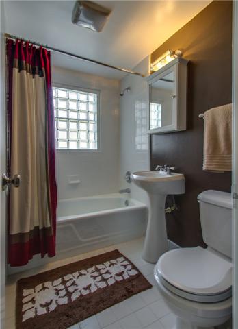 3613 Robin Road Nashville, TN 37204 - Photo 18 of 20 Bath for upstairs bedroom (3)