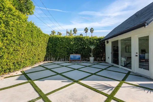 $1,849,000 | 1911 West Kenneth Road, Glendale, CA 91201