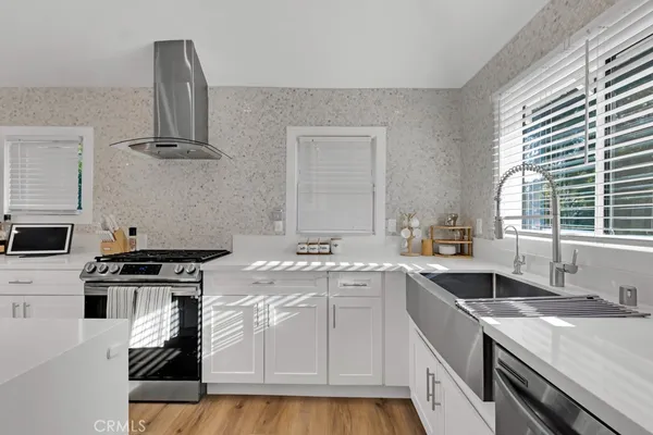 $1,849,000 | 1911 West Kenneth Road, Glendale, CA 91201