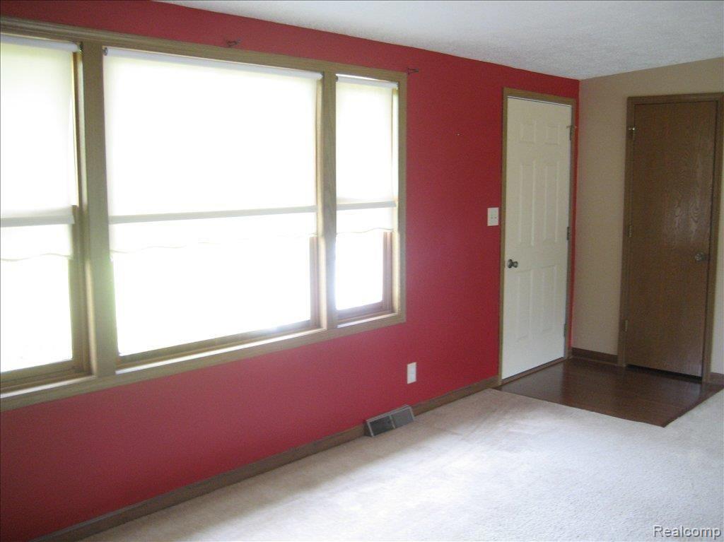 3555 Bradley Road Webberville, MI 48892 - Photo 11 of 24 Living Room