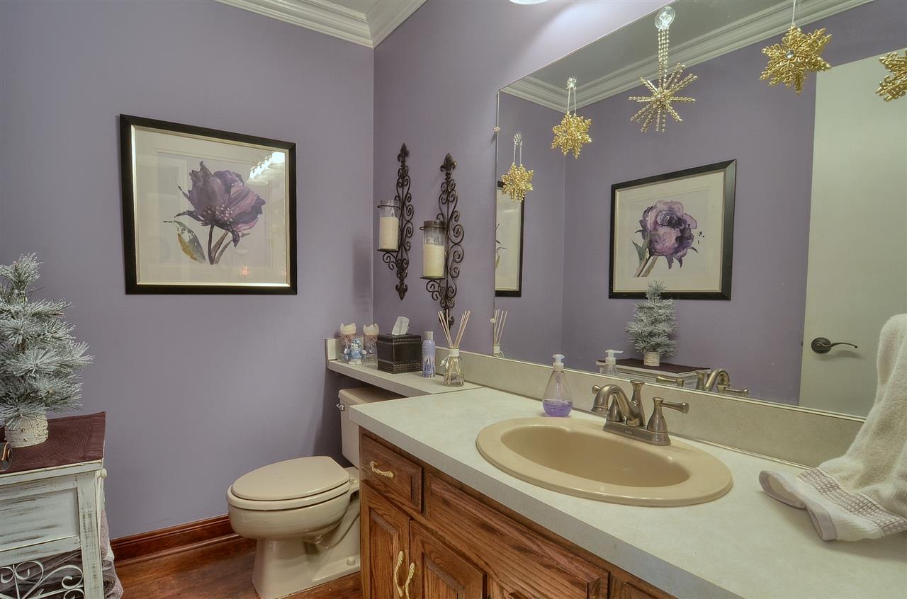 954 Golfview Court Rochester, MI 48307 - Photo 15 of 32 Half Bath