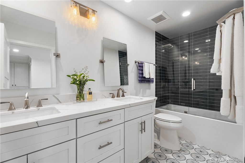 5112 Kingscross Road Westminster, CA 92683 - Photo 24 of 49 Second floor full bathroom