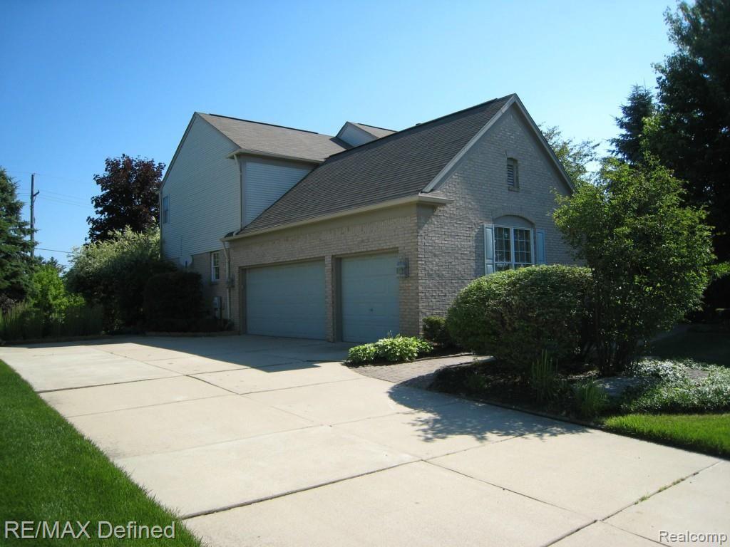 798 Loggers Circle Rochester, MI 48307 - Photo 8 of 32 Loggers Circle 058.jpg