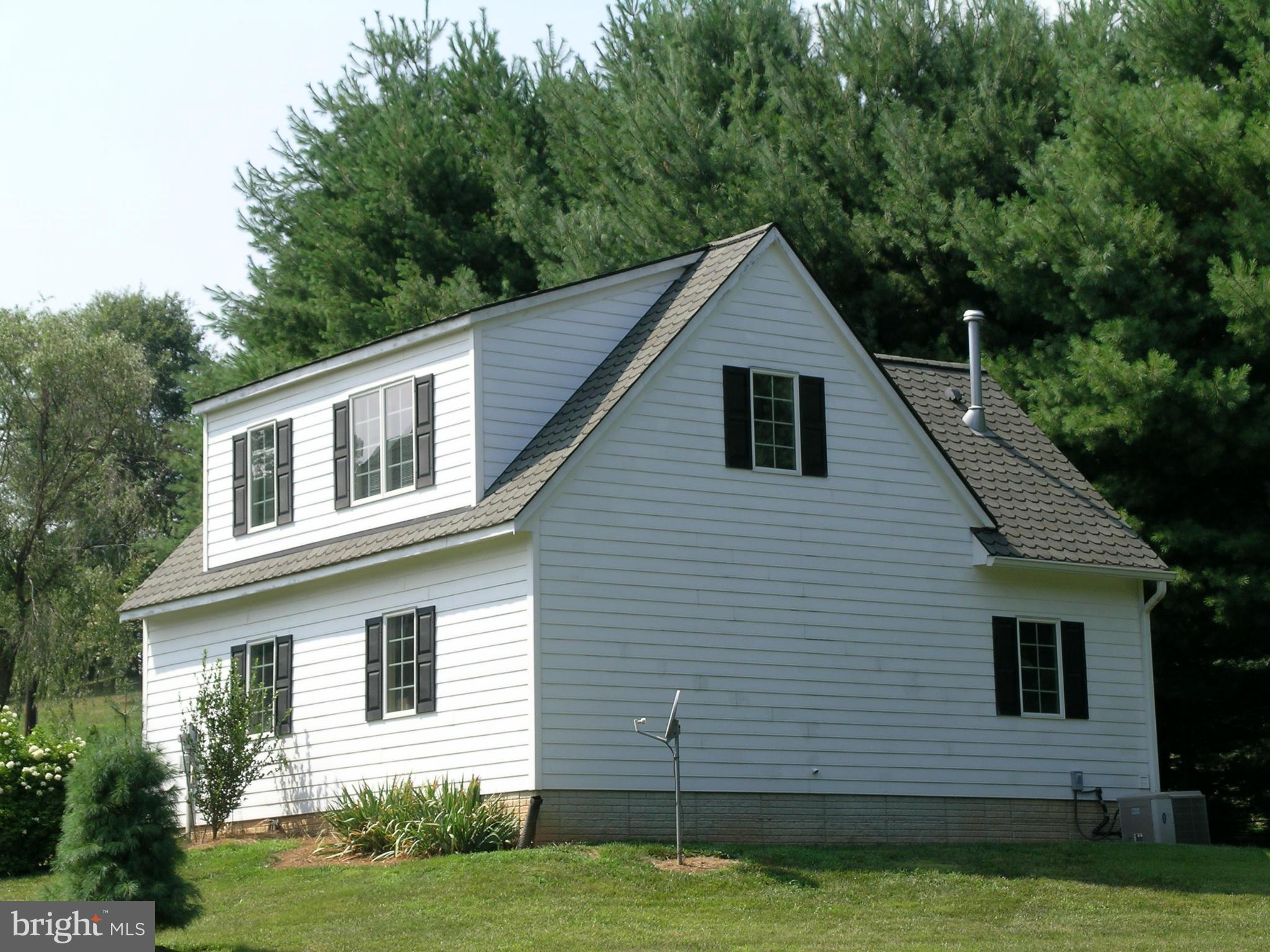 733 Utterback Store Road Great Falls, VA 22066 - Photo 22 of 27 Exterior (Rear)