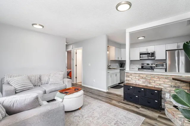 $174,900 | 7859 85th Court North, Brooklyn Park, MN 55445