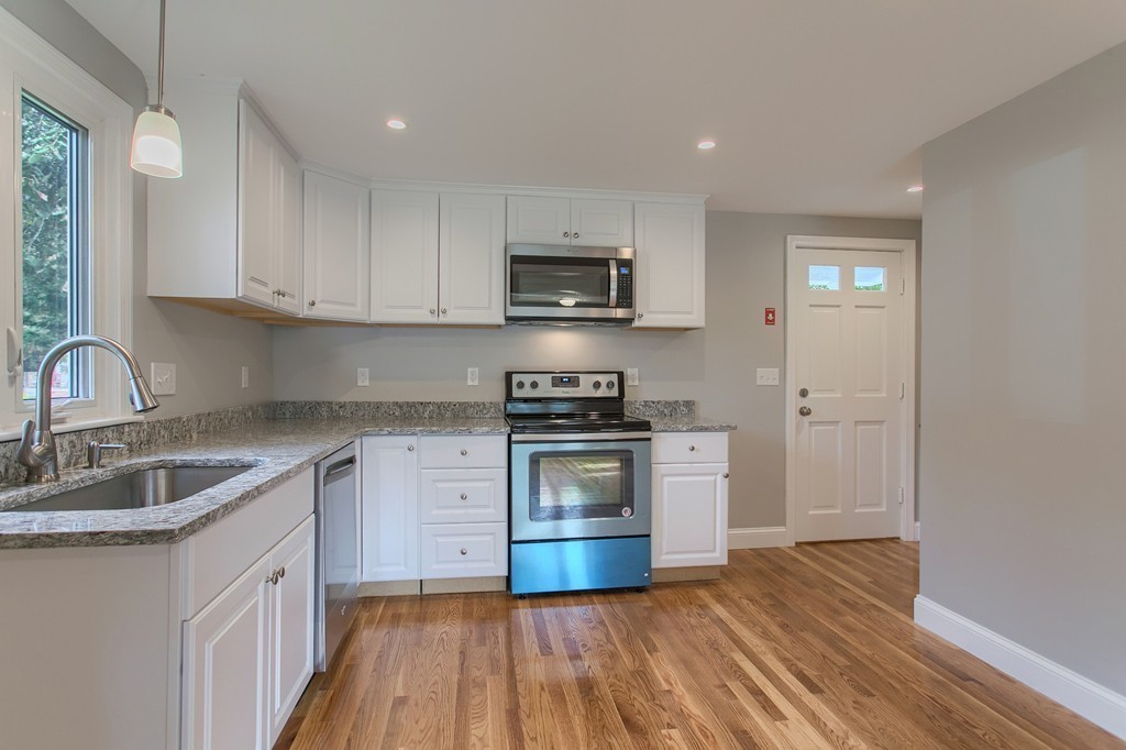 19 Apple Tree Road Tewksbury, MA 01876 - Photo 3 of 27 Gallery Image 3