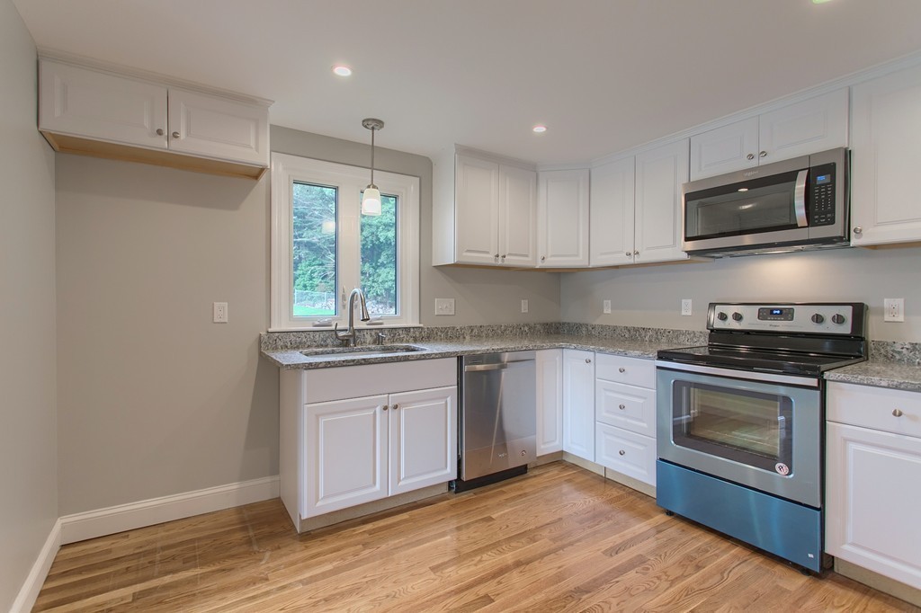 19 Apple Tree Road Tewksbury, MA 01876 - Photo 4 of 27 Gallery Image 4