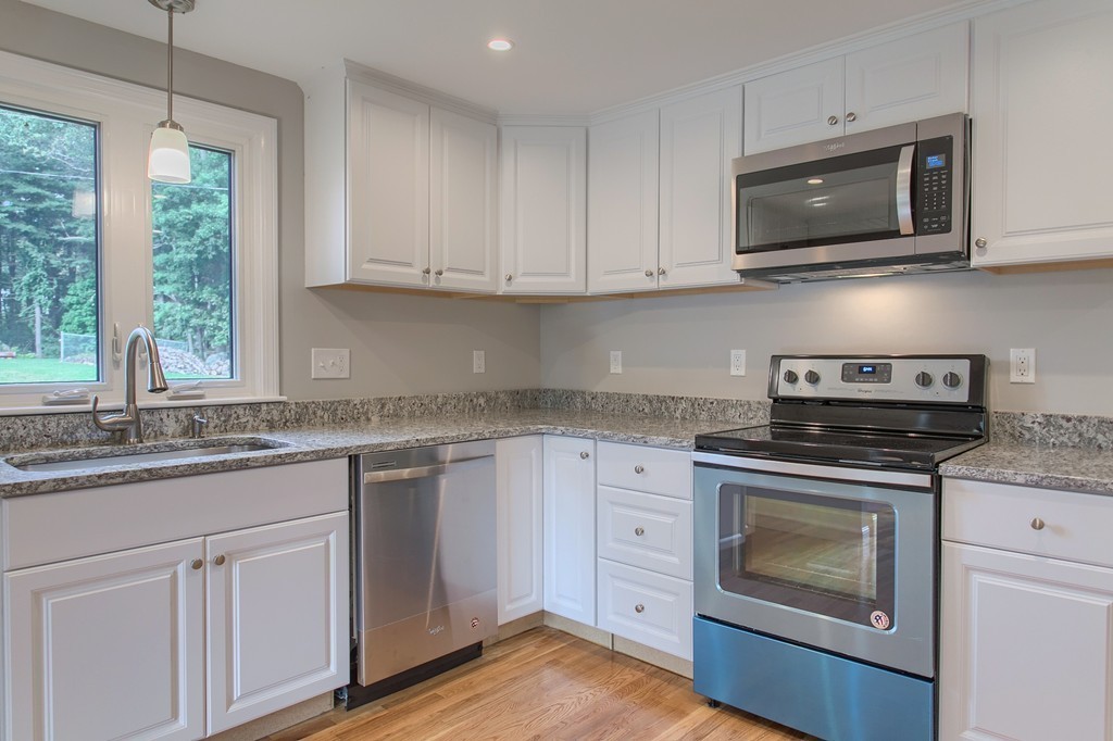 19 Apple Tree Road Tewksbury, MA 01876 - Photo 5 of 27 Gallery Image 5