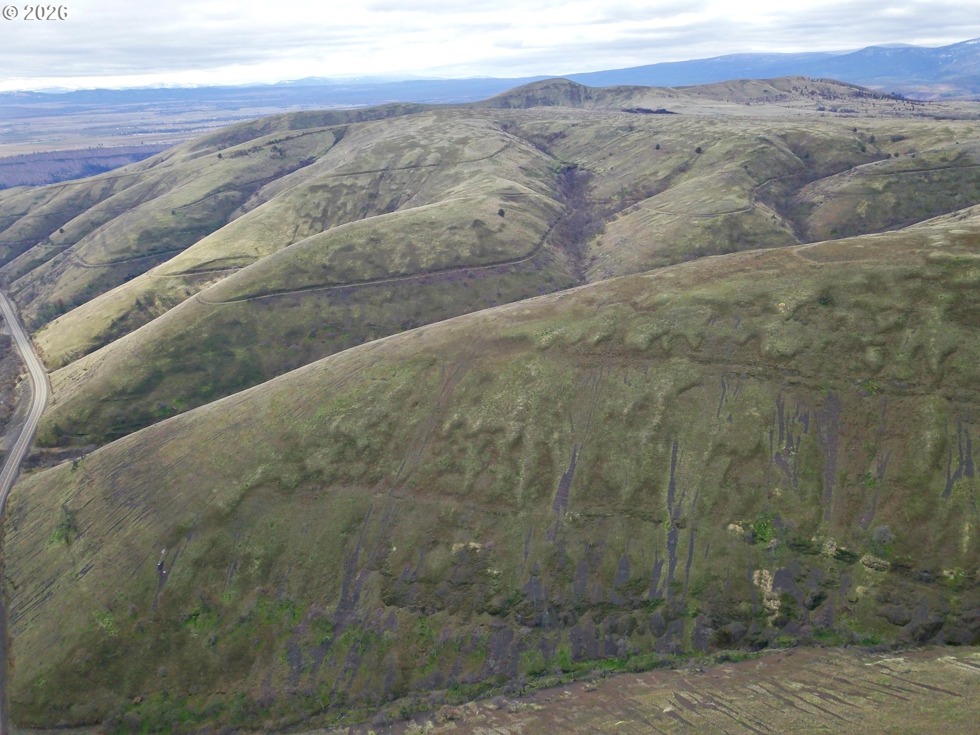 J Hix Road Tygh Valley, OR 97063 - Photo 3 of 25 a view of a dry yard with wooden floor and mountain view