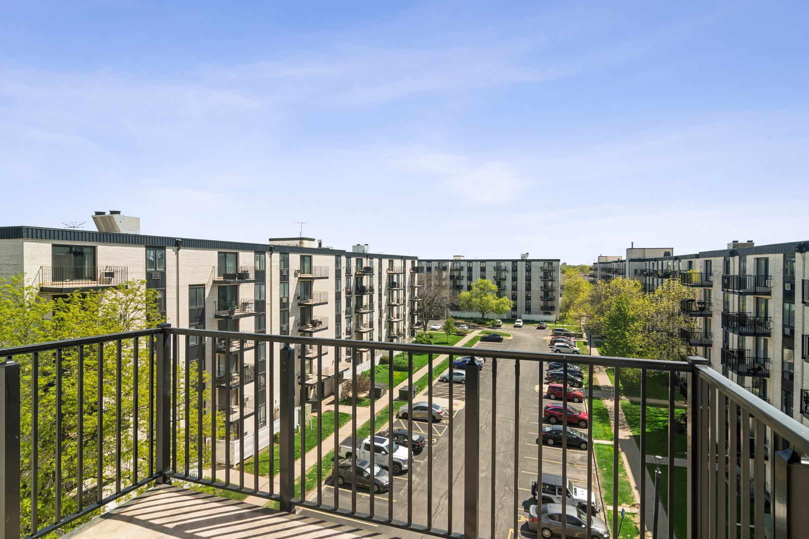 9701 North Dee Road, Unit 6N Niles, IL 60714 - Photo 11 of 13 a view of a balcony with city view