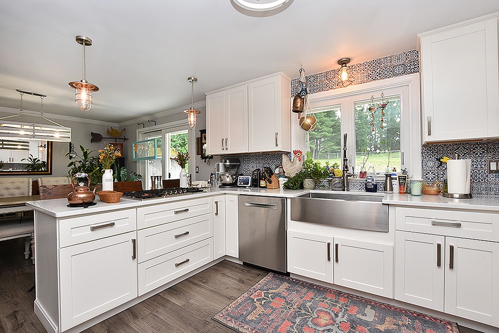 505 Colwell Road Burrillville, RI 02830 - Photo 3 of 8