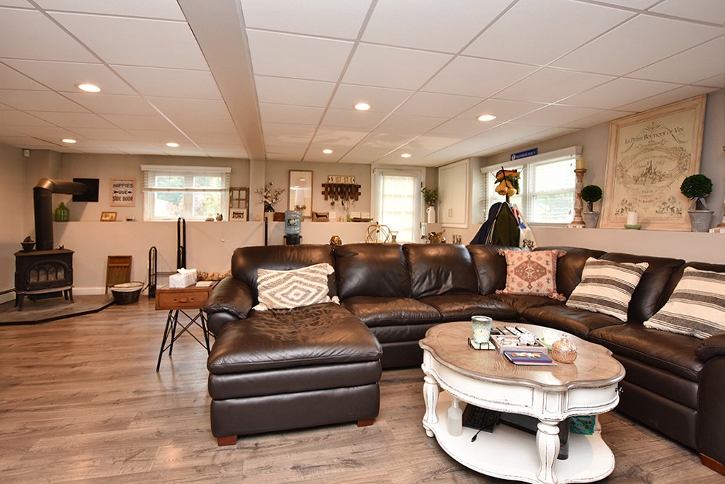 505 Colwell Road Burrillville, RI 02830 - Photo 7 of 8