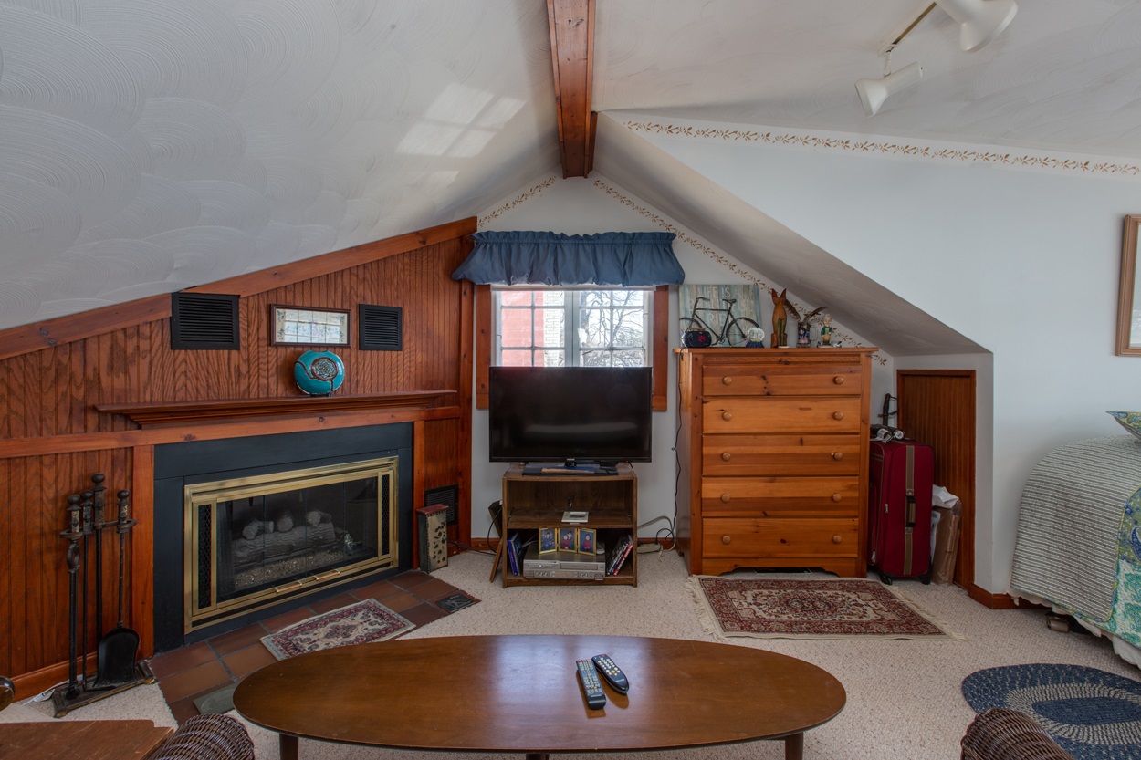 8 Bell Road Windham, NH 03087 - Photo 19 of 40