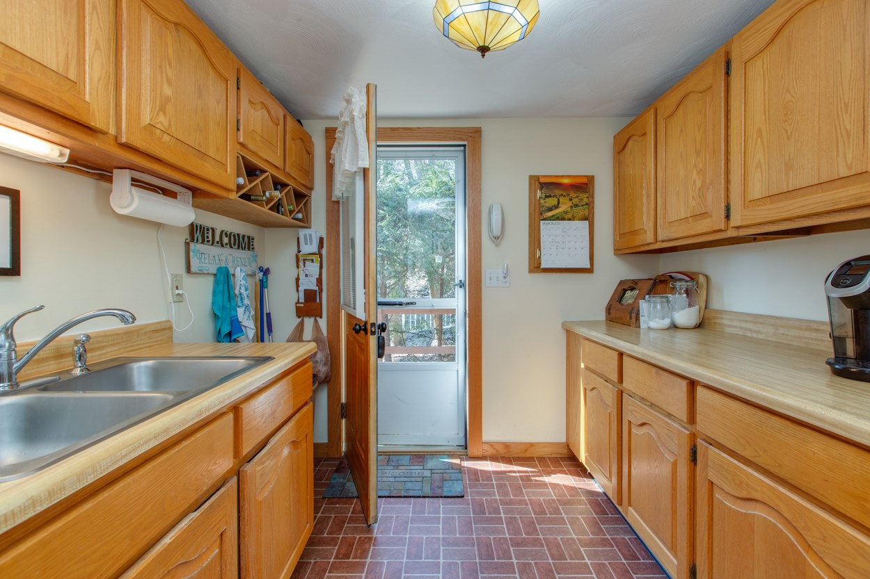 8 Bell Road Windham, NH 03087 - Photo 3 of 40