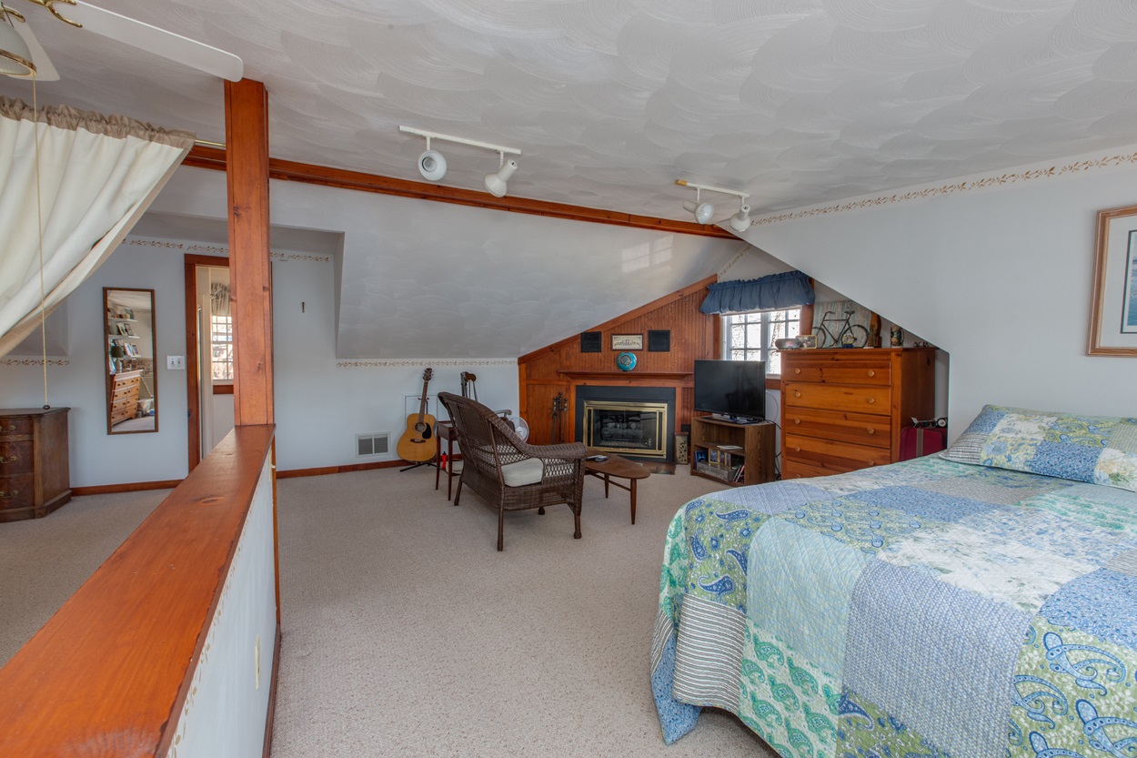8 Bell Road Windham, NH 03087 - Photo 21 of 40