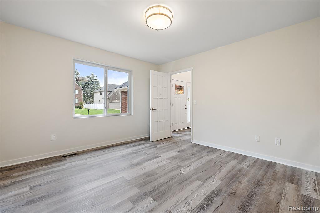 2829 Walsh Drive Rochester Hills, MI 48309 - Photo 7 of 40