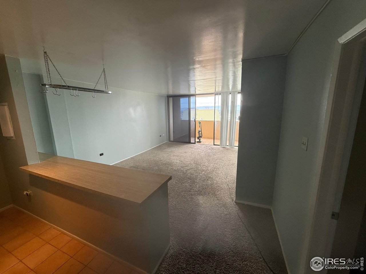 1020 15th Street, Unit 37M Denver, CO 80202 - Photo 8 of 25 Living Room