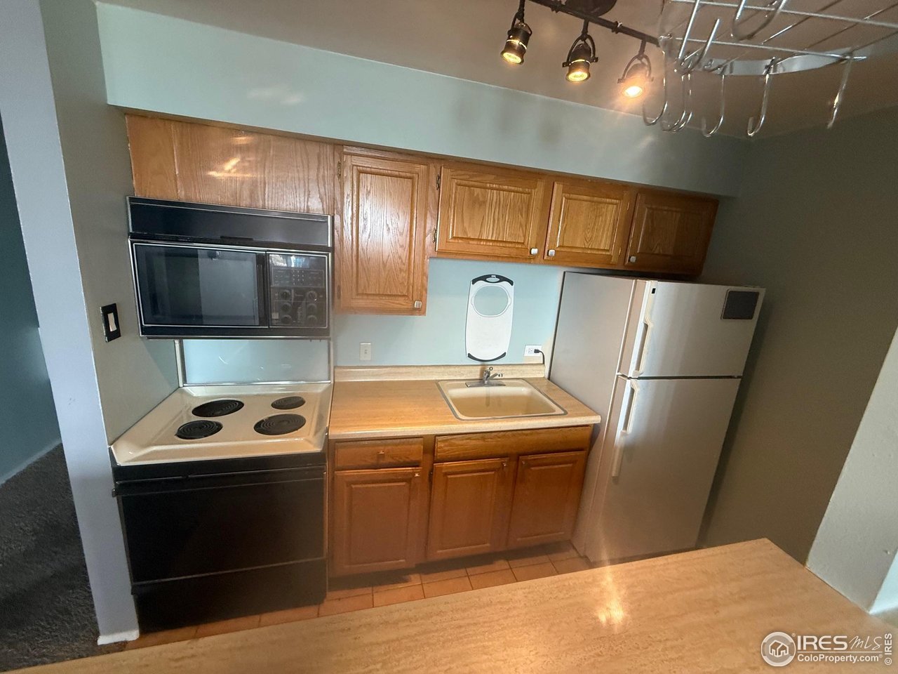 1020 15th Street, Unit 37M Denver, CO 80202 - Photo 9 of 25 Kitchen