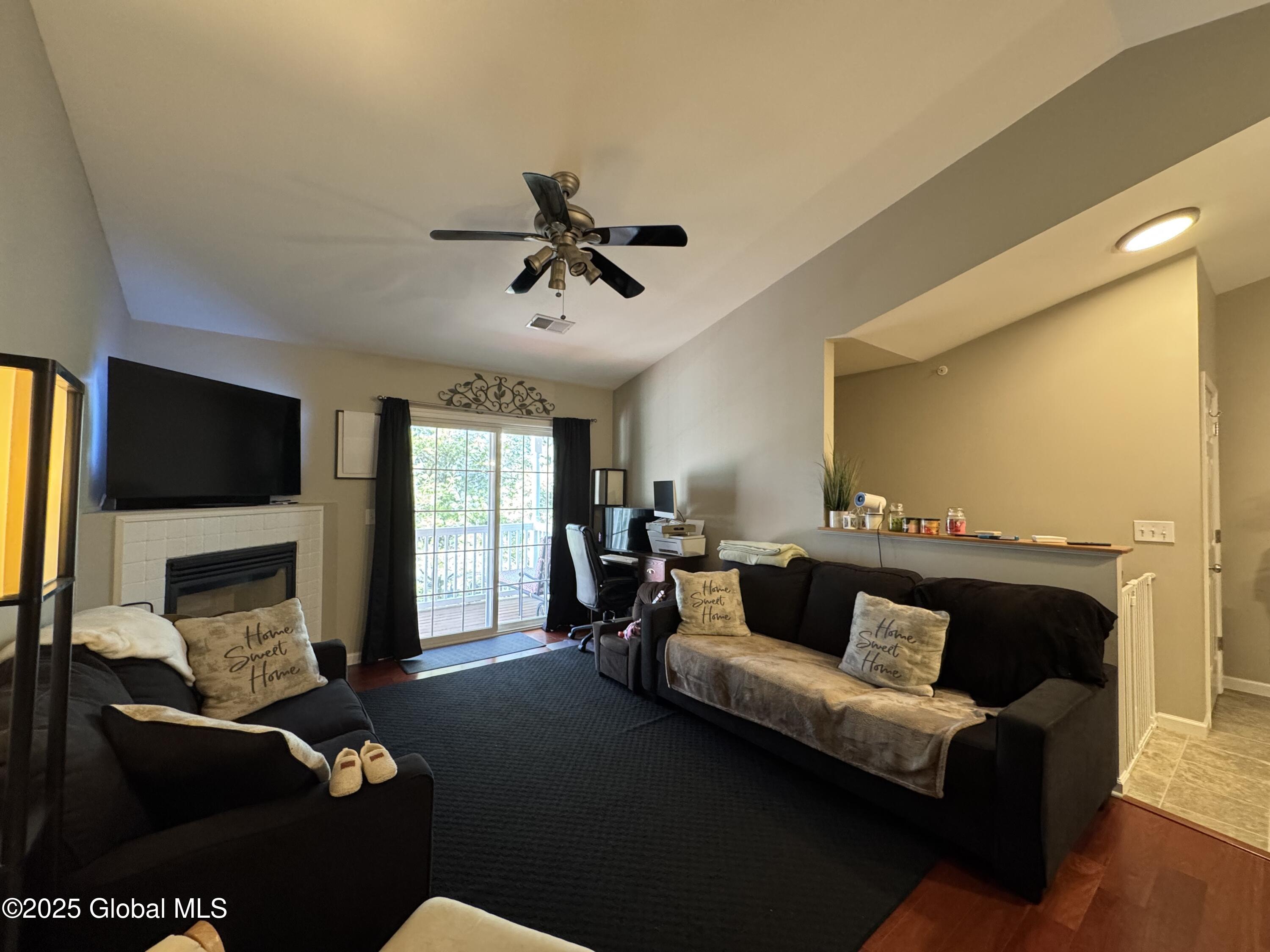 507 Cedar Run Rensselaer, NY 12144 - Photo 5 of 12 IMG_1378