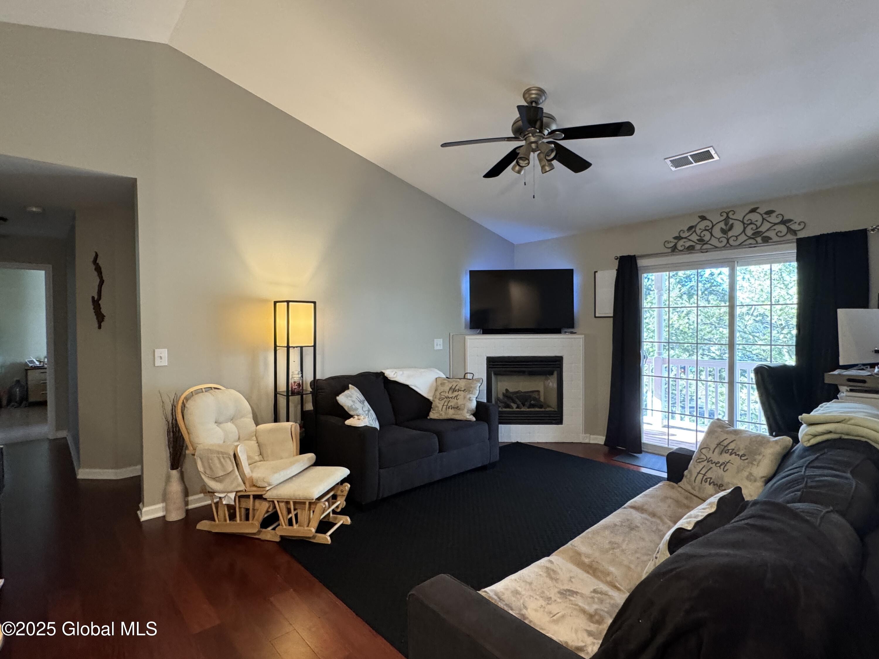 507 Cedar Run Rensselaer, NY 12144 - Photo 6 of 12 IMG_1377