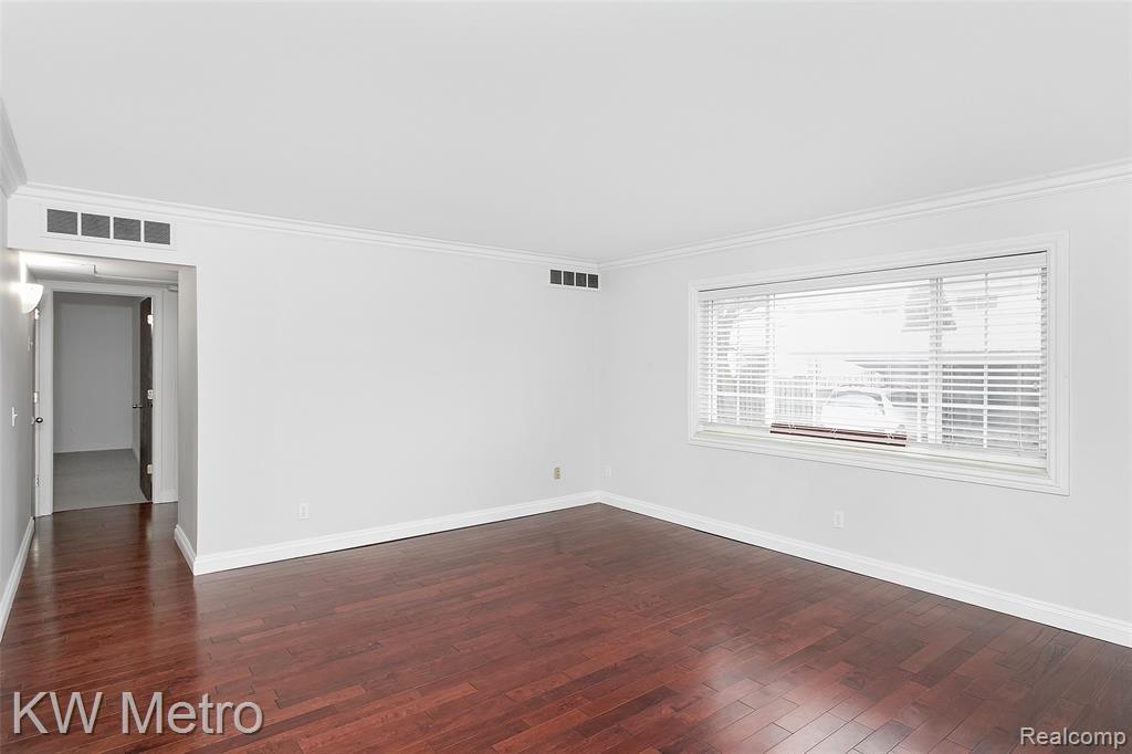 2309 Walton Boulevard, Unit 32 Rochester Hills, MI 48309 - Photo 5 of 27